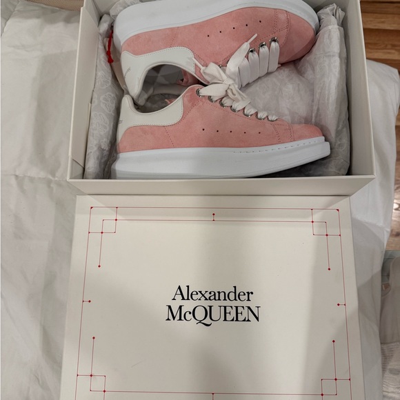 Sneaker - Picture 8 of 8